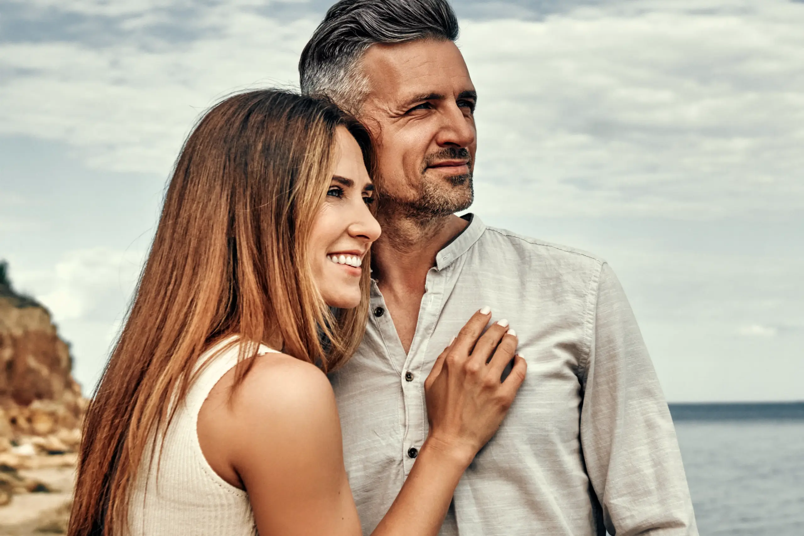 A relaxed couple on the beach. Get stress and anxiety treatment from Yashoda Singh, MD in Hamilton-Toronto-Niagara.
